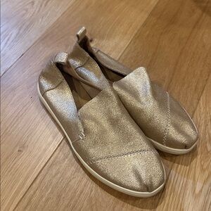 Rose Gold TOMS slide on shoes.  Excellent Condition! Women’s size 6.0